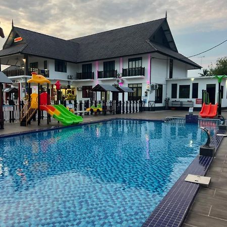 Villa Wanie Inn Setiu Exteriör bild