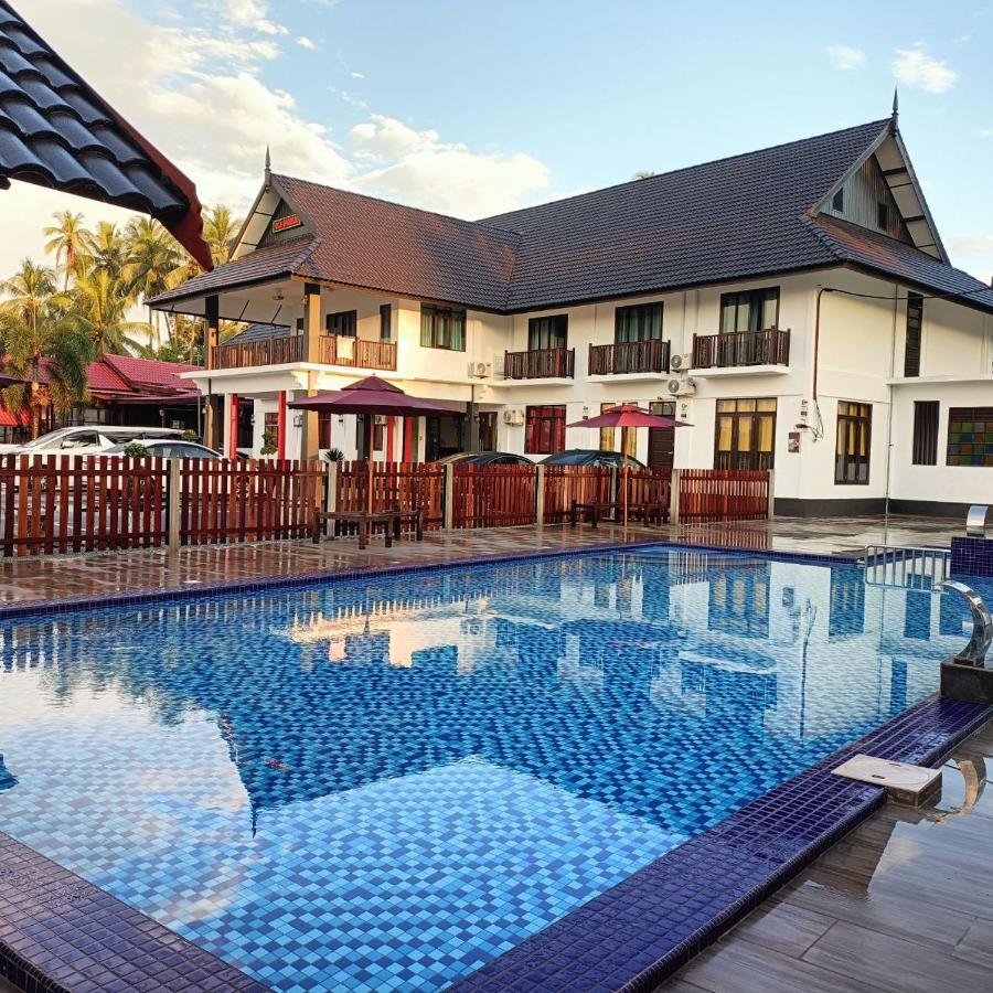 Villa Wanie Inn Setiu Exteriör bild