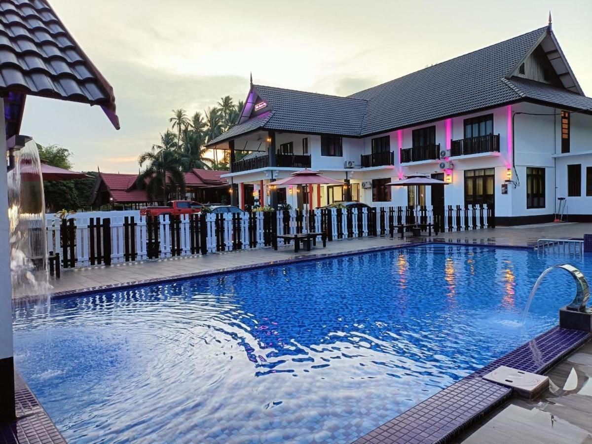 Villa Wanie Inn Setiu Exteriör bild