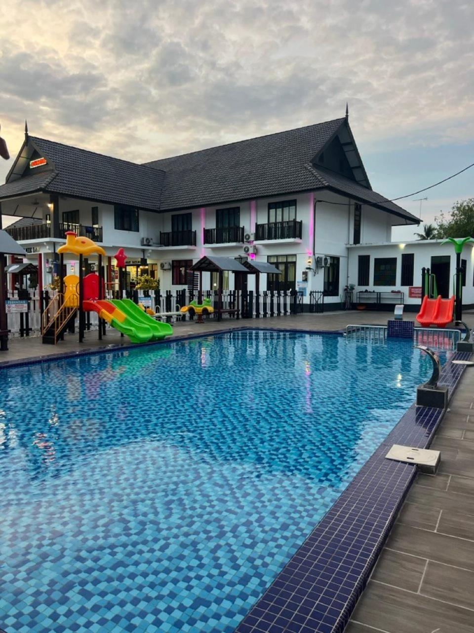 Villa Wanie Inn Setiu Exteriör bild