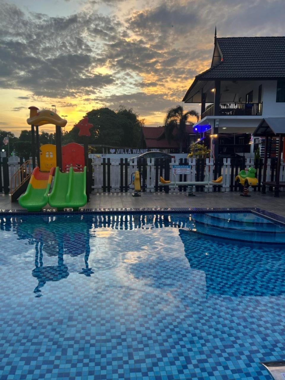Villa Wanie Inn Setiu Exteriör bild